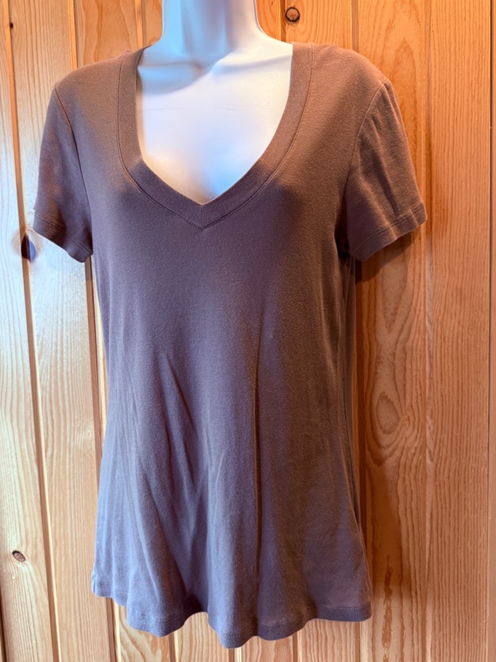 OLD NAVY V-neck, short sleeve tee